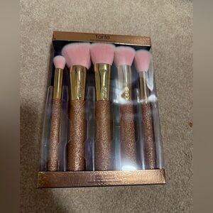 Tarte Face brush set
